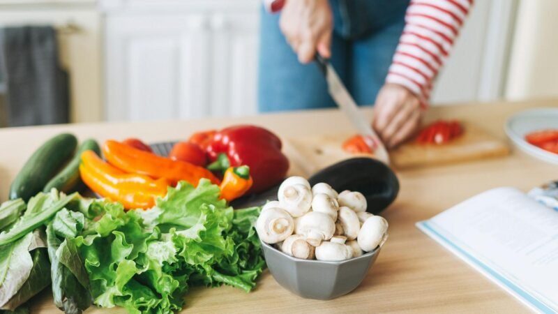 Healthy Eating Made Practical: Simple Nutrition Strategies for Everyday Life
