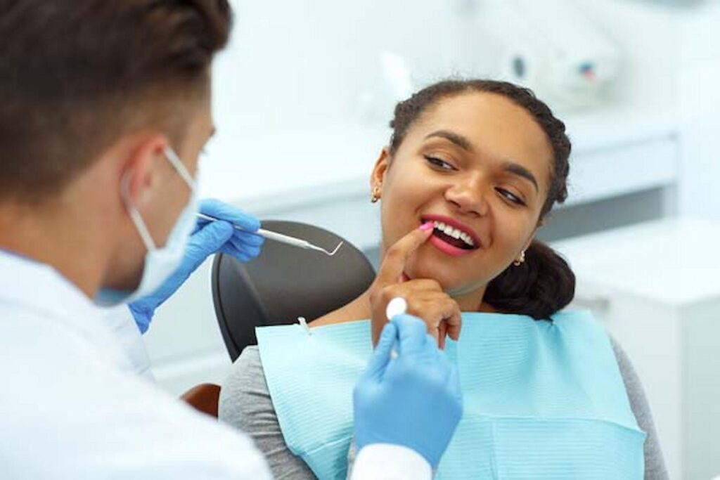 Signs That You Must Visit A Dentist Immediately